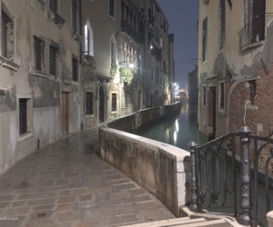 Leo Dormiens, una passeggiata notturna a Venezia